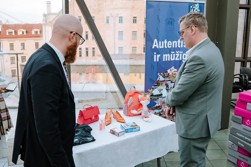Rīgas mērs V. Kleinbergs un Patentu valdes direktors A. Batalauskis 