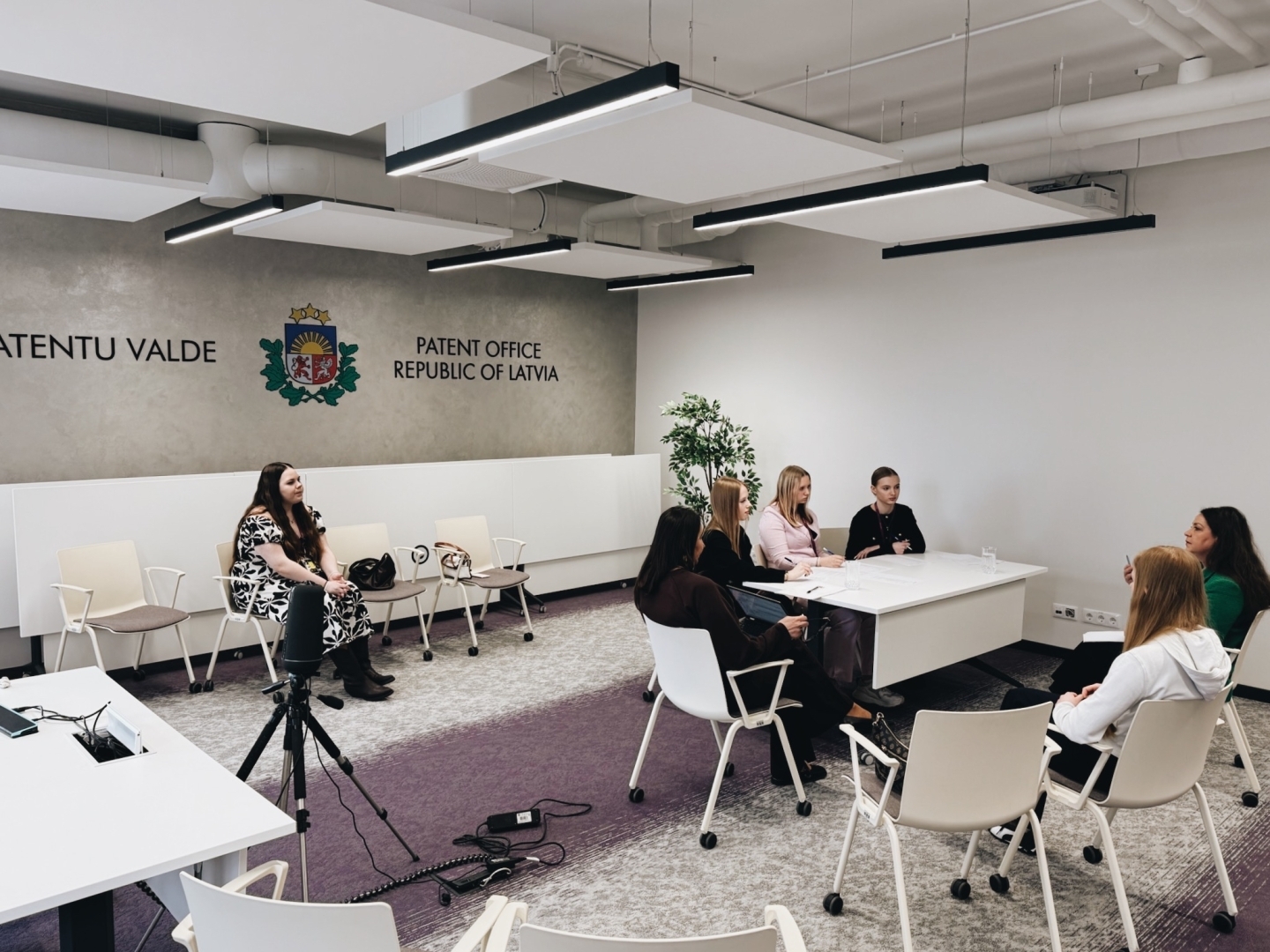 Jaunieši izspēlējot darba interviju