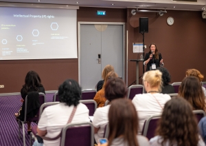 EUIPO prezentējot lekciju par intelektuālo īpašumu skolotāju konferencē 