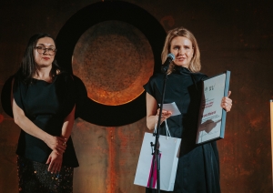 Interaktīvās izglītojošās rotaļlietas bērniem pirms zobārsta apmeklējuma "Veselīgie zobi" darba autore saņem balvu