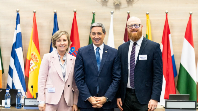 Patentu valdes direktors Agris Batalauskis kopā ar EUIPO izpilddirektoru Joao Negrao oficiālais foto pēc ievēlēšanas pie ES karogiem