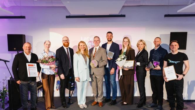 Laureāti un Patentu valdes direktors A. Batalauskis, tieslietu ministre I. Lībiņa-Egnere