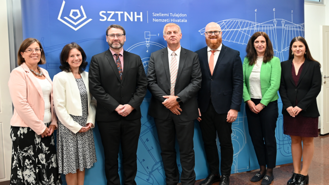 Bildē redzami Intelektuālā īpašuma iestāžu vadītāji-  James Kelly (Īrija), - Szabolcs Farkas (Ungārija) un Agris Batalauskis (Latvija) 