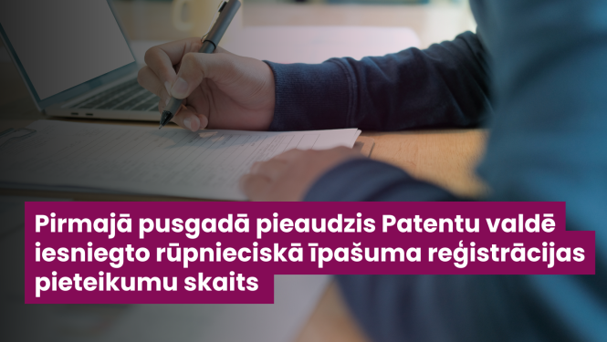 Ilustratīvs attēls ar darba virsmu, datoru, anketu un cilvēka rokām, kas tur pildspalvu