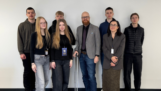 Starptautiskās Ēnu dienas dalībnieki un Patentu valdes direktors A.Batalauskis un Attīstības un starptautiskās sadarbības departamenta direktore I.Grava