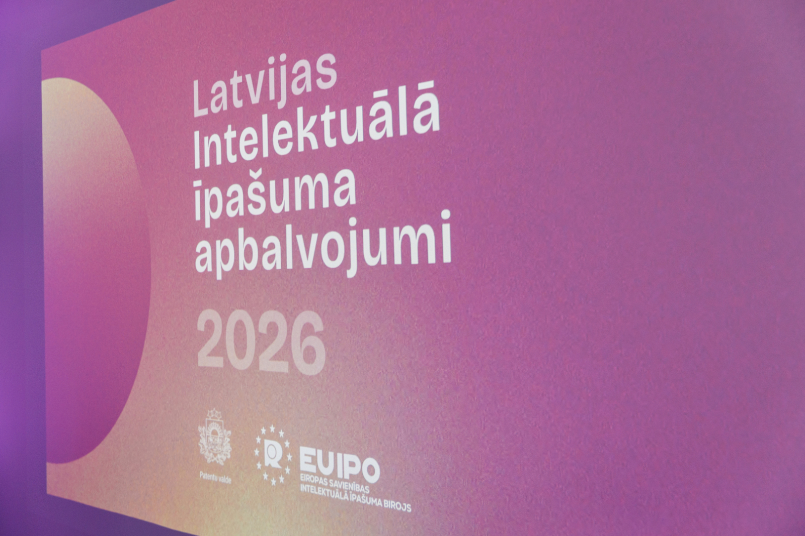 Apbalvošanas ceremonijas vizuālis