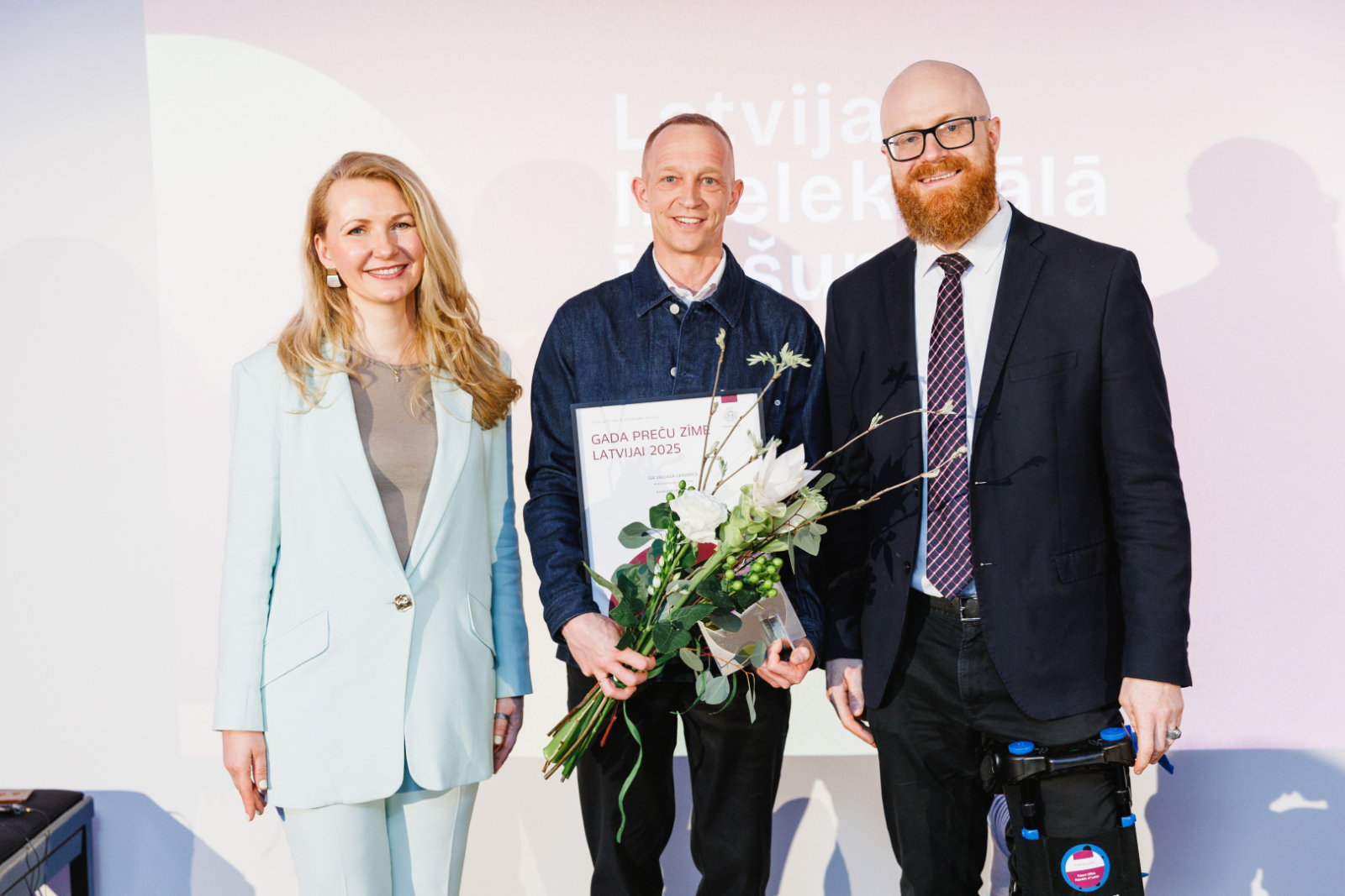 Tieslietu ministre I.Lībiņa-Egnere, uzņēmuma "Vaidava Ceramics" valdes priekšsēdētājs G.Ādamsons, Patentu valdes direktors A.Batalauskis