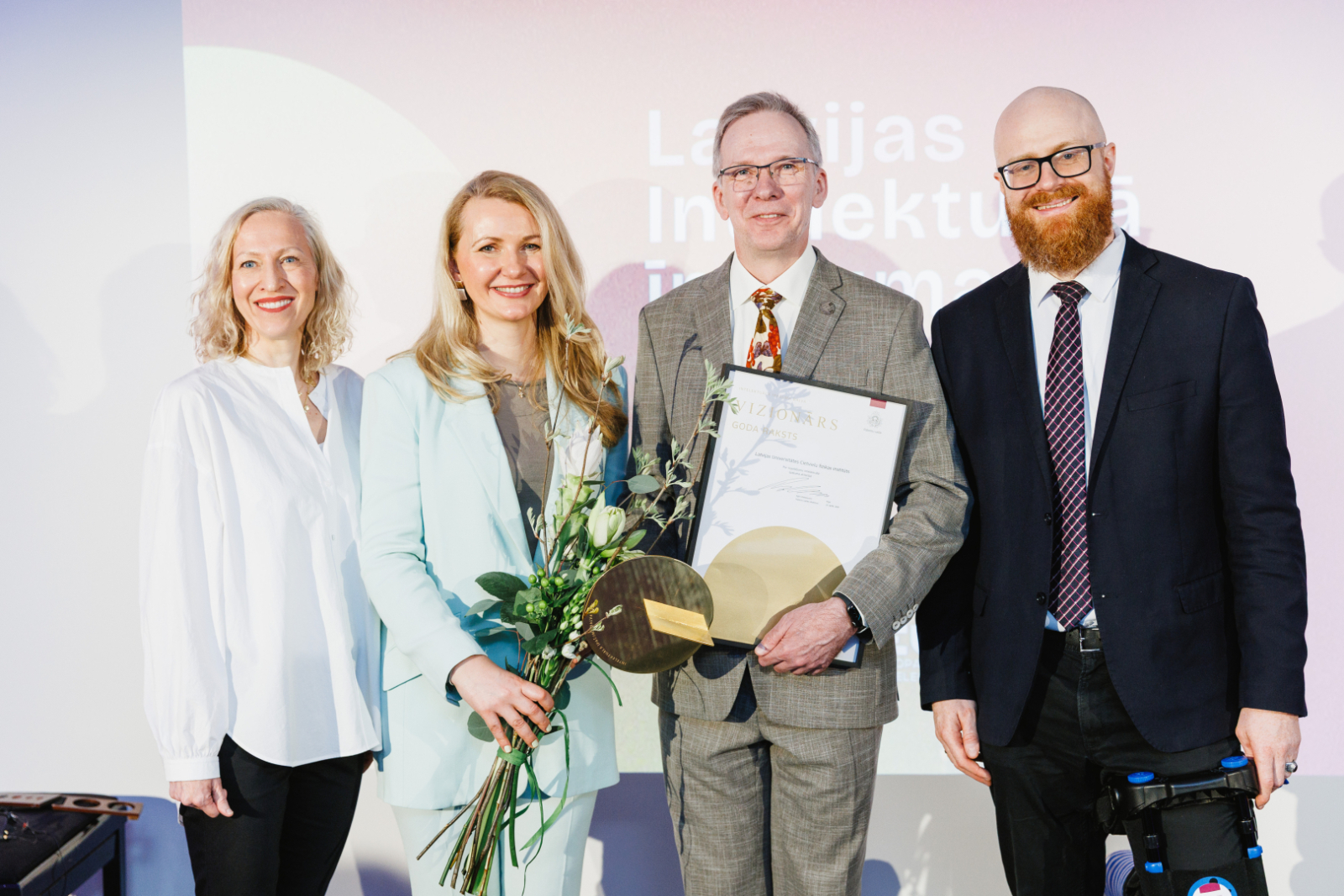 S.Zirne, tieslietu ministre I.Lībiņa-Egnere, Latvijas Universitātes Cietvielu fizikas institūta direktors A.Anspoks, Patentu valdes direktors A.Batalauskis