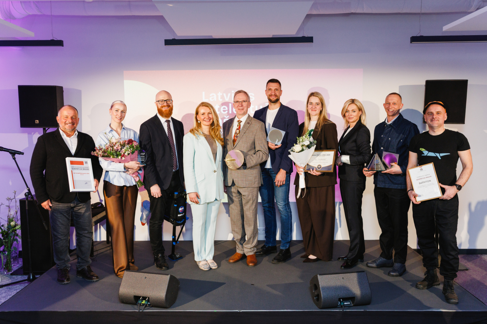 Laureāti un Patentu valdes direktors A. Batalauskis, tieslietu ministre I. Lībiņa-Egnere