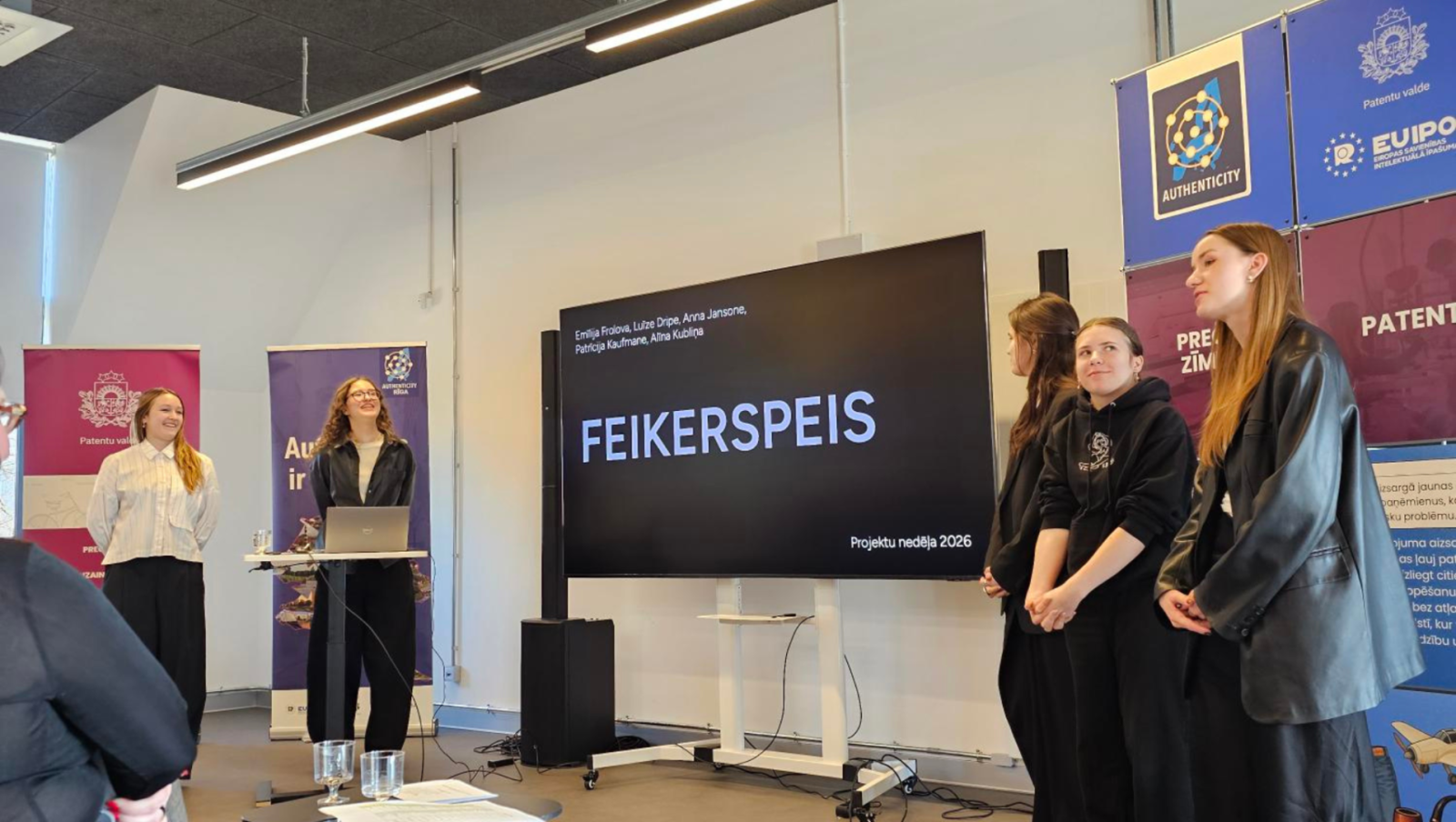 Komanda “Spēļu Boss” prezentējot savu spēli