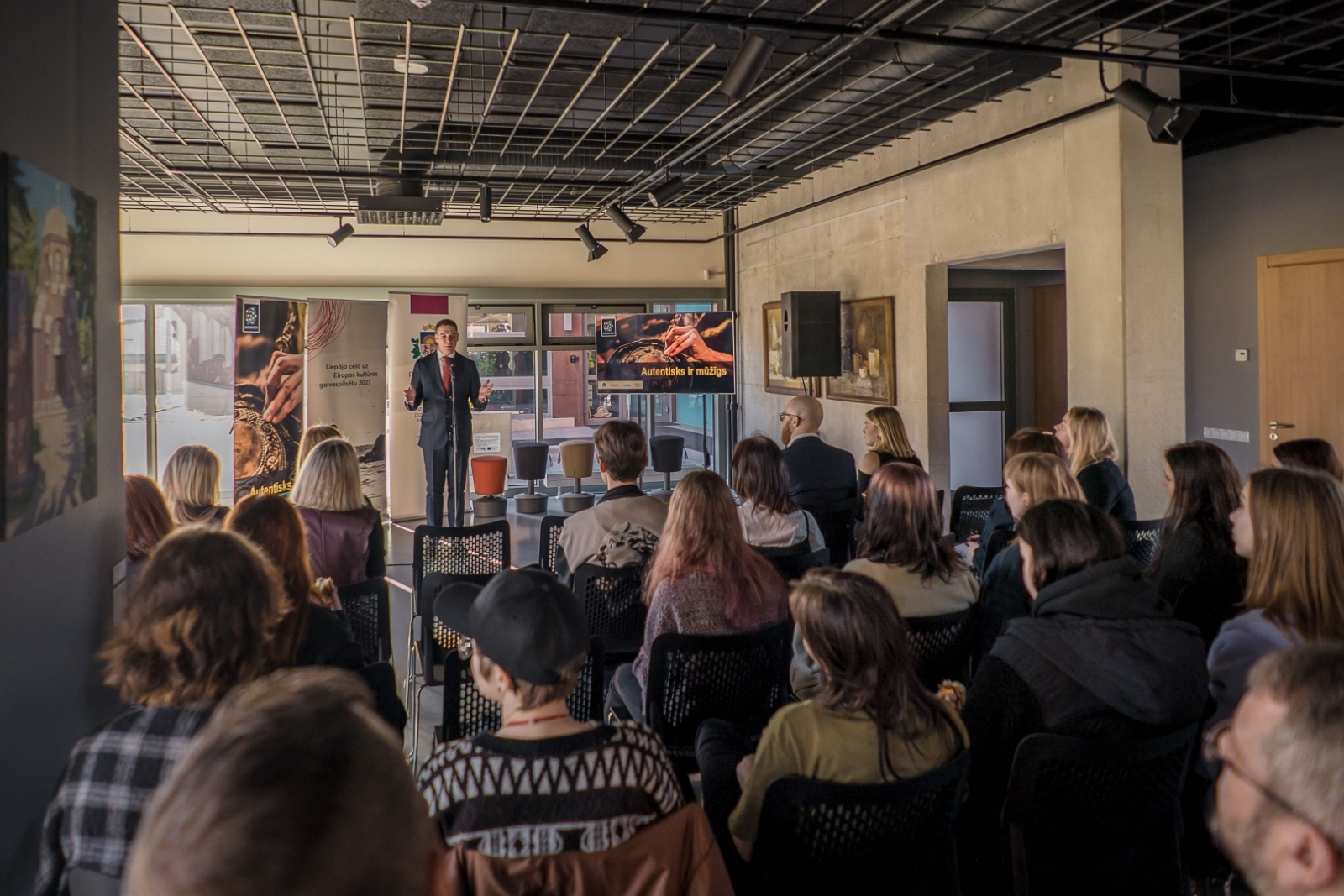 Otrdien, 28. februārī, klātesot Liepājas radošo industriju, uzņēmēju, kultūras nozares, valsts un pašvaldības iestāžu pārstāvjiem Liepājas valstspilsētas pašvaldība parakstīja saprašanās memorandu ar Patentu valdi par sadarbību projektā “Autentiskuma pilsētu tīkls”.