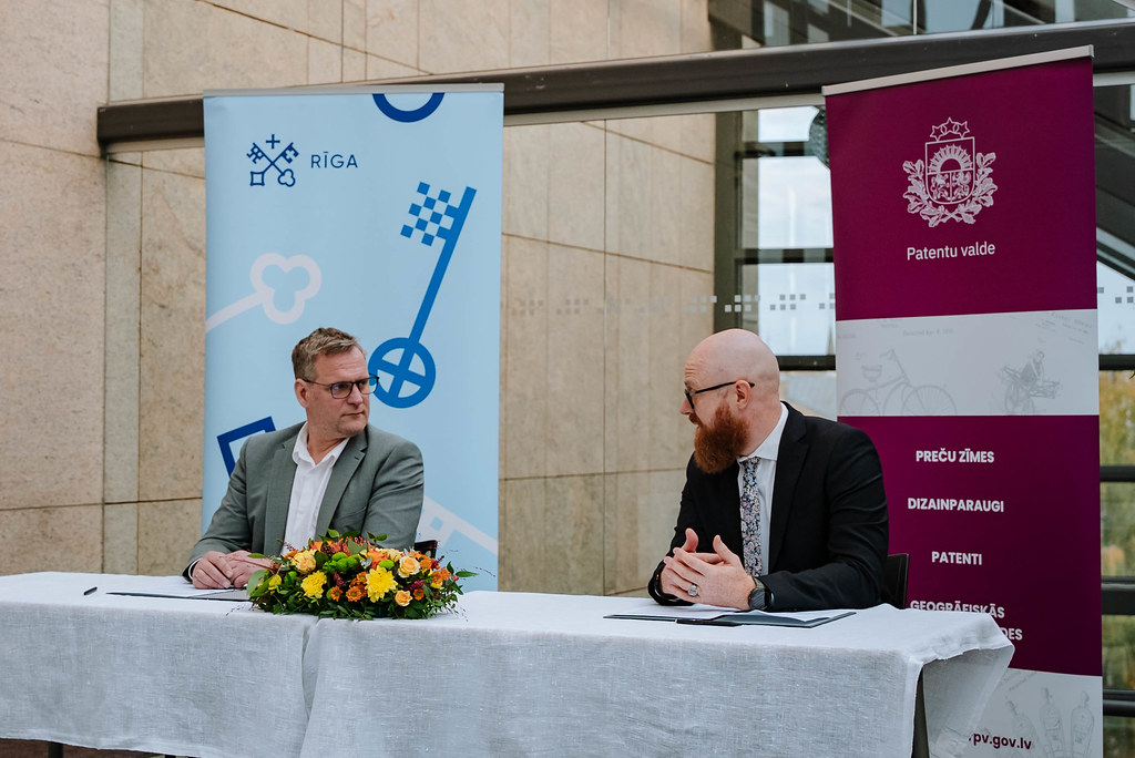 Rīgas mērs V. Kleinbergs un Patentu valdes direktors A. Batalauskis