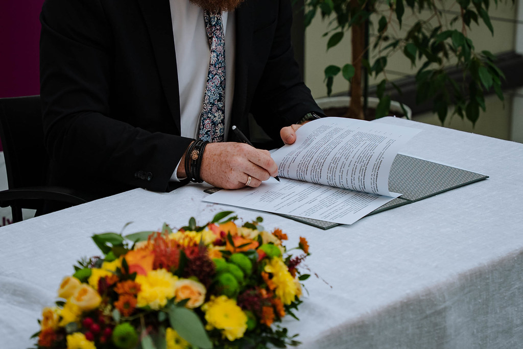 Patentu valdes direktors A.Batalauskis paraksta memorandu