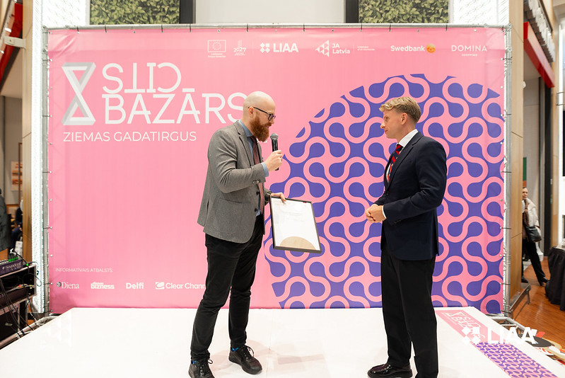 Patentu valdes direktors A.Batalauskis un JA Latvia valdes priekšsēdētājs J.Krievāns