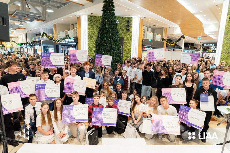 CITS BAZĀRS ziemā balvu ieguvēju kopbilde