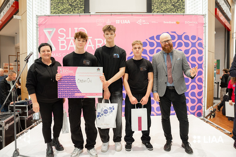 Madonas Valsts ģimnāzijas SMU "Cream On" un Patentu valdes direktors A.Batalauskis