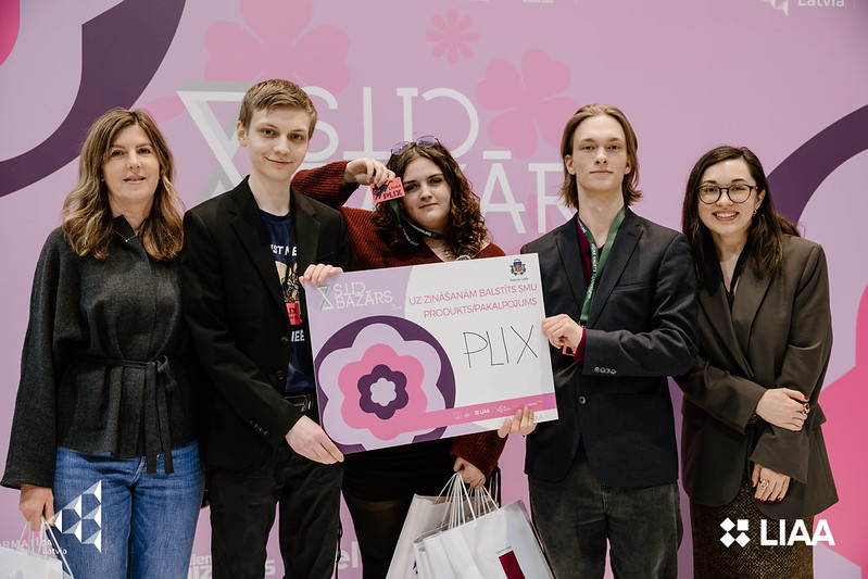 Attīstības un starptautiskās sadarbības departamenta direktore I. Grava un SMU "PLIX"