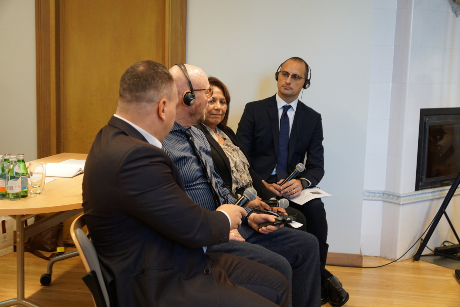 Vieslektoru diskusija