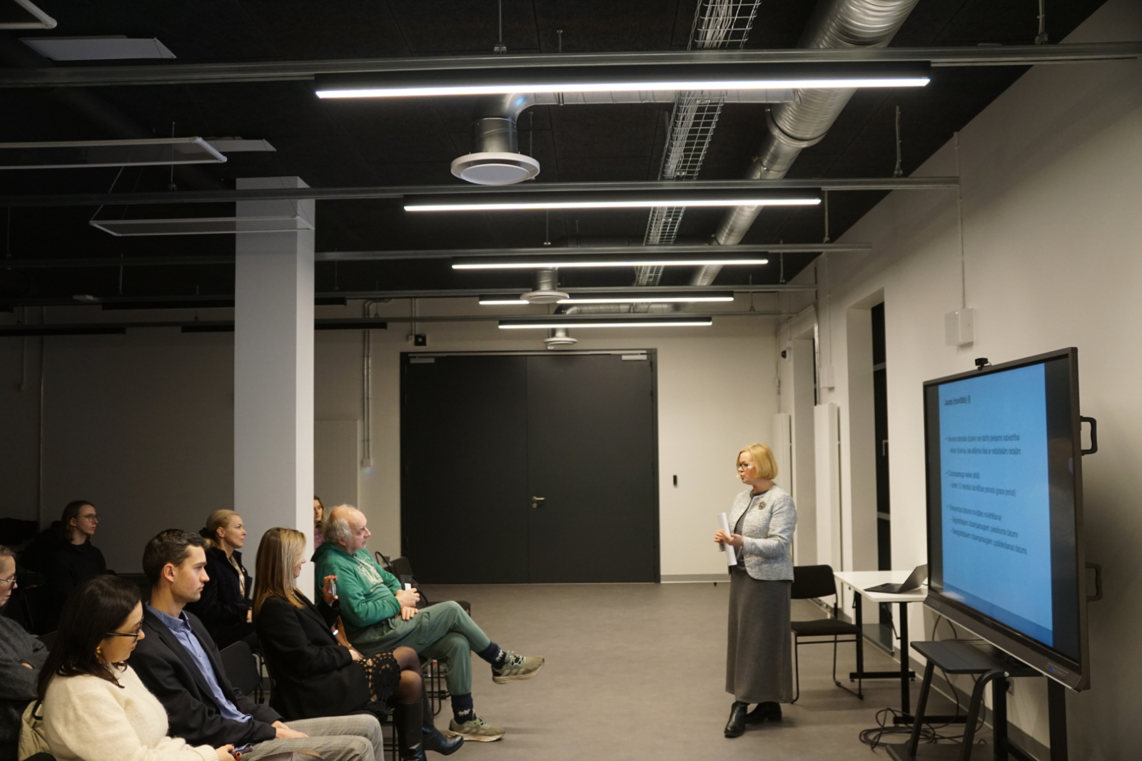 Patentpilnvarniece Rūta Olmane un semināra dalībnieki