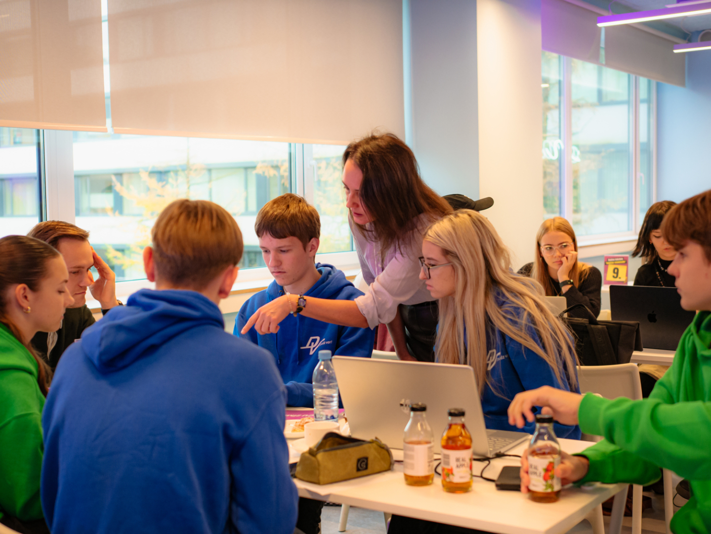 Hakatona dalībnieki un mentore