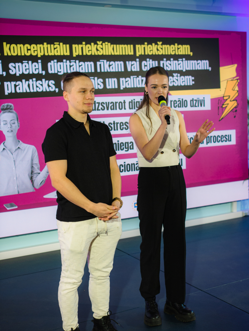 Satura veidotāji Paula Petrago un Dāvis