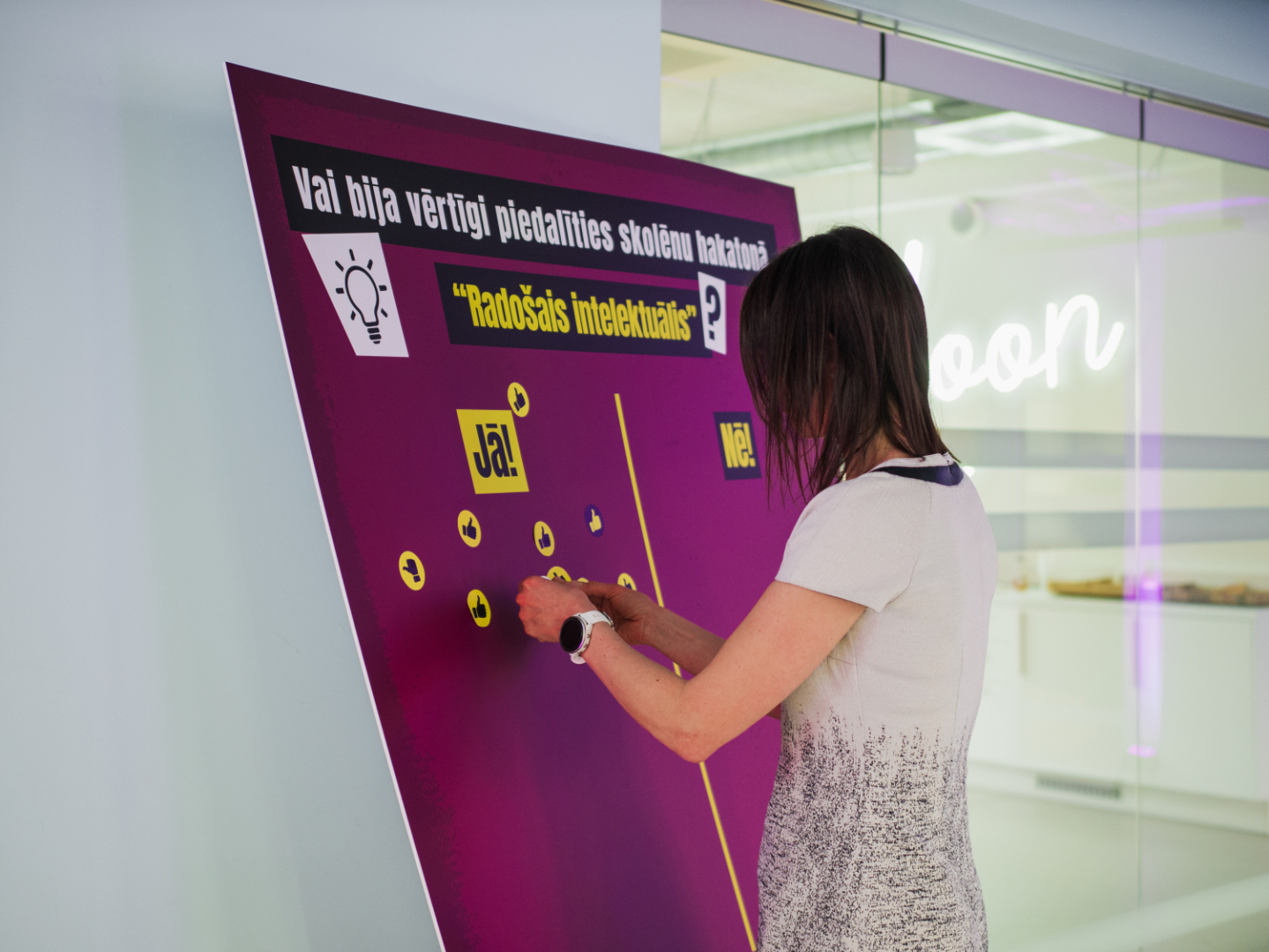 Hakatona novērtējuma plakāts