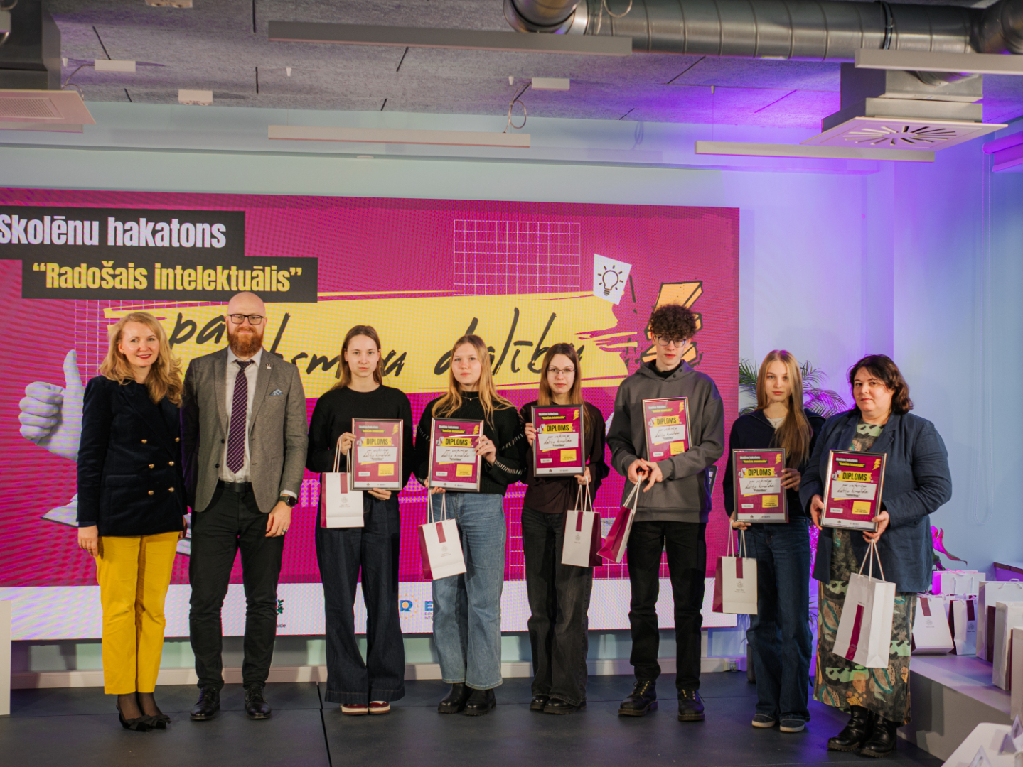 Apbalvošana, komanda “Patentibus”