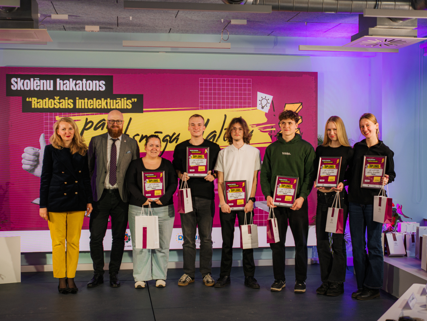 Apbalvošana, komanda "Efektīvie"