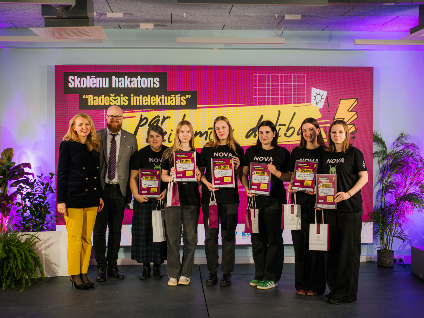 Apbalvošana, komanda “Nova Five” 