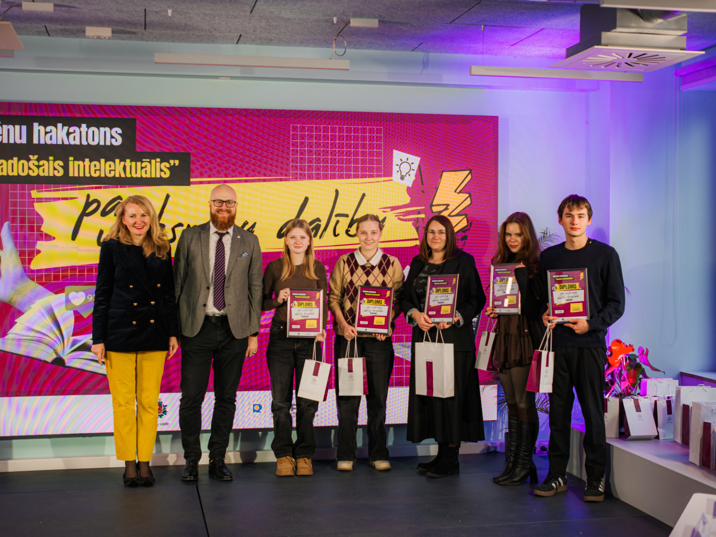 Apbalvošana, komanda “Cepumiņi” 