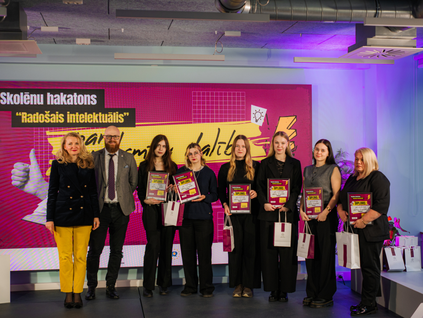 Apbalvošana, komanda “Vizionāri” 