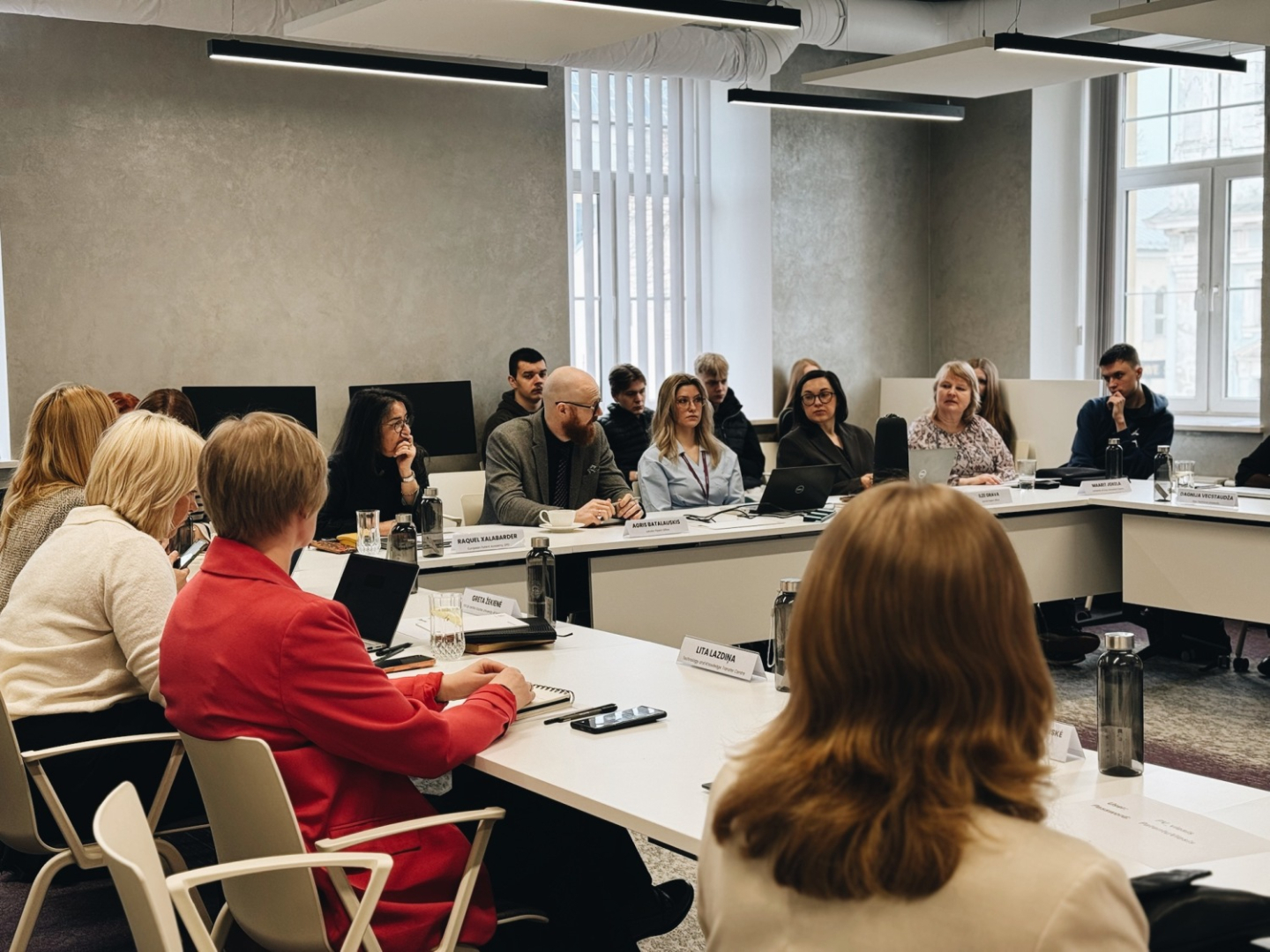 Sanāksmes dalībnieki 