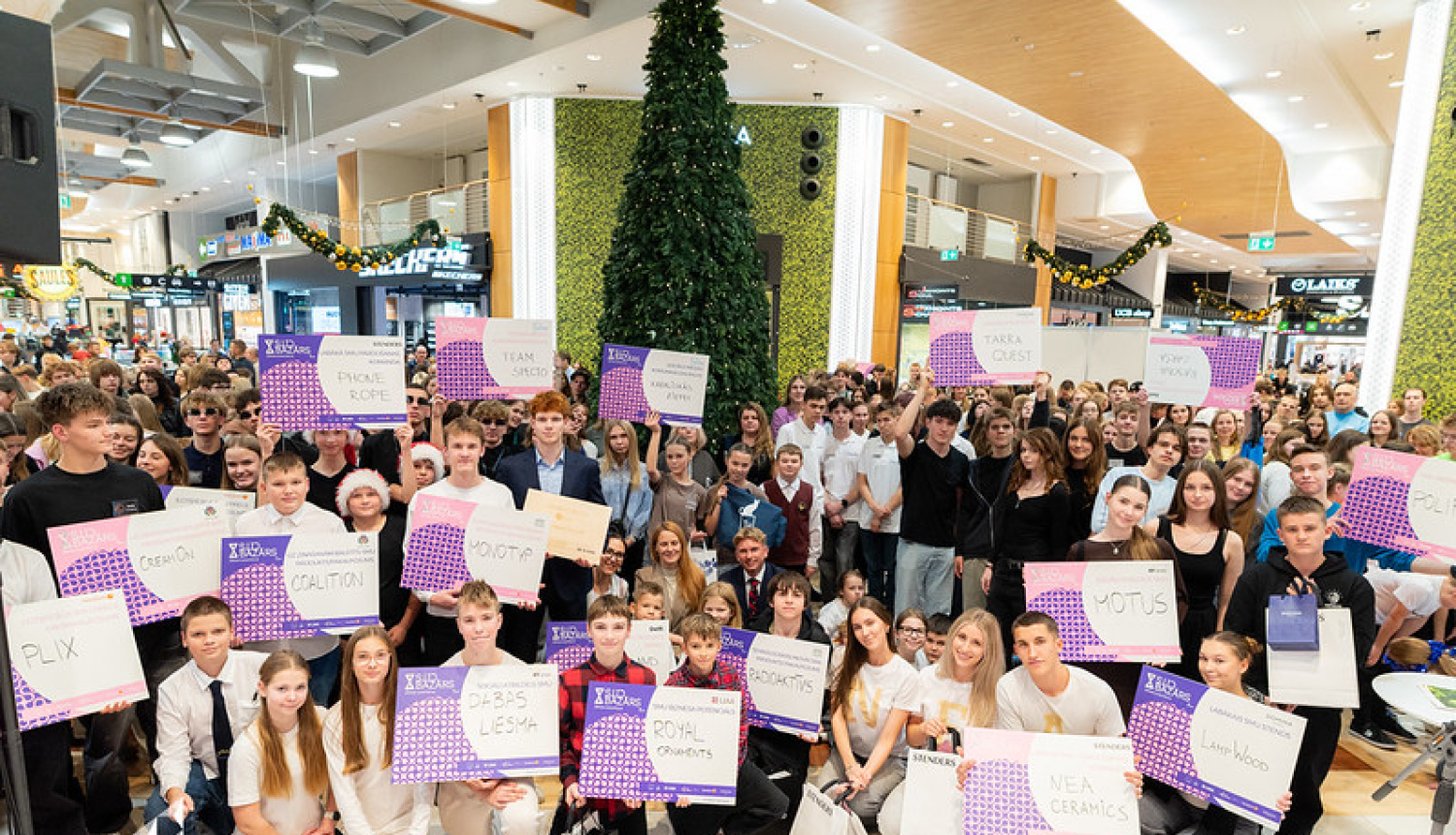 CITS BAZĀRS ziemā balvu ieguvēju kopbilde