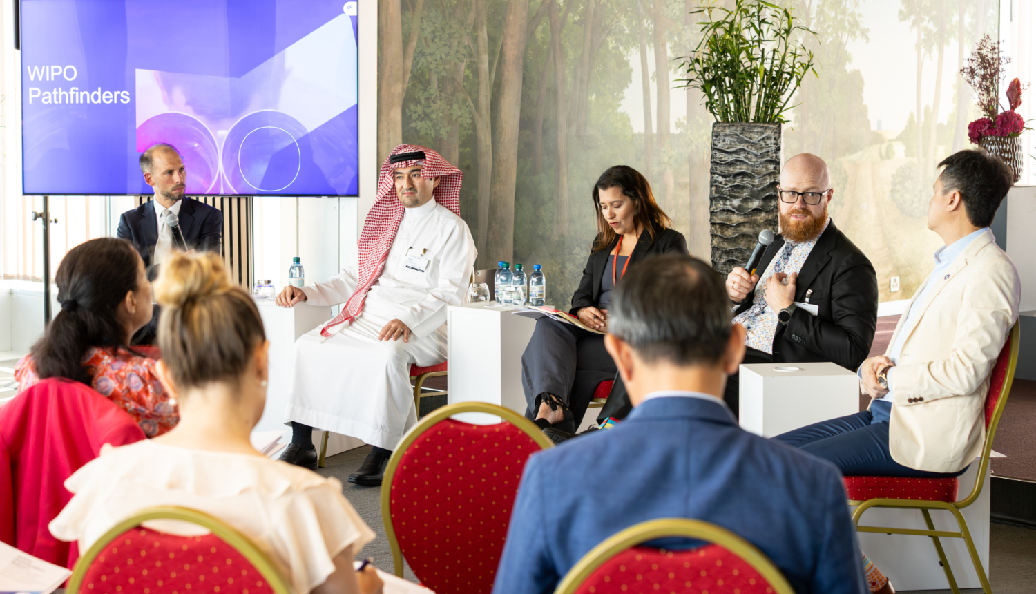 Patentu valdes direktors A. Batalauskis piedalās diskusijā