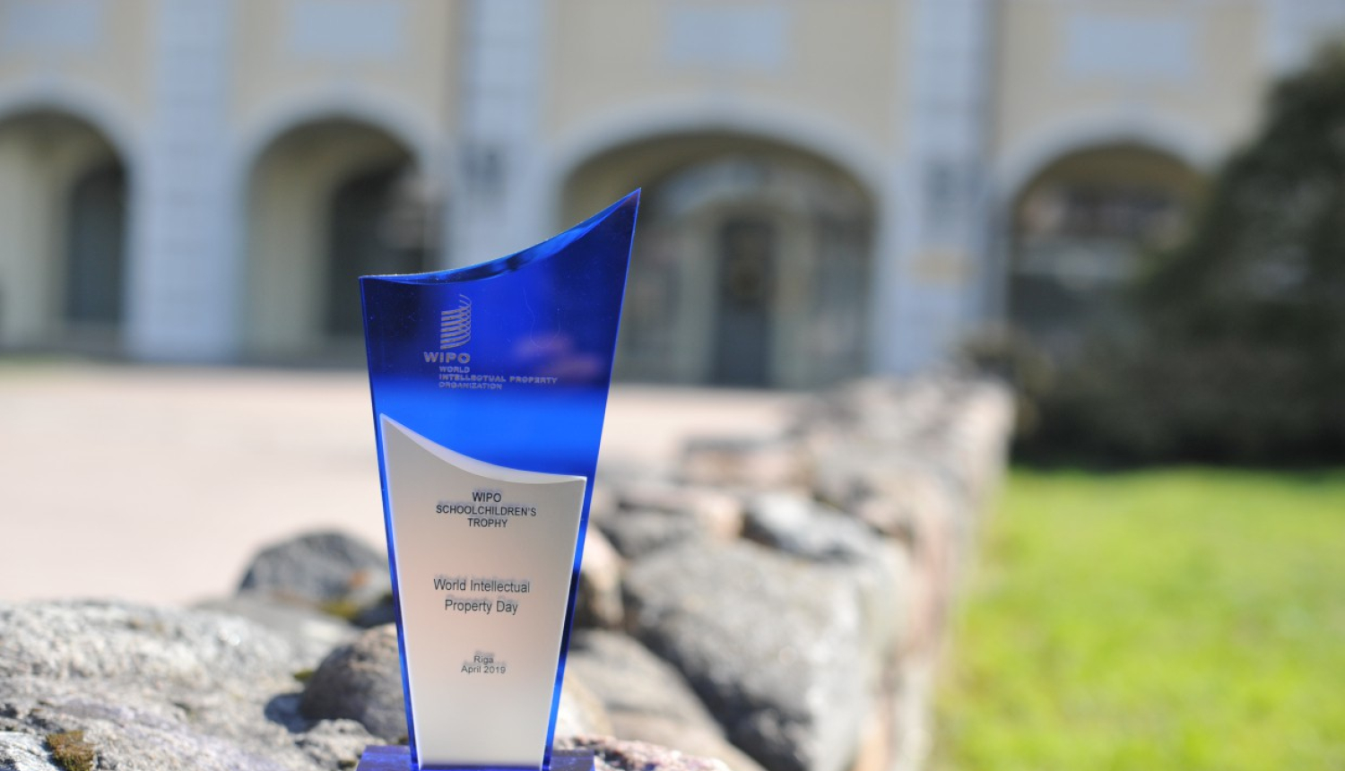 Apbalvoti skolēnu video konkursa “Ceļojums rūpnieciskā īpašuma pasaulē” laureāti