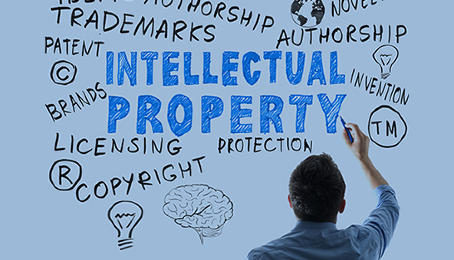 Attēls ar vīrieti, kurš raksta tekstu angļu valodā: Intelectual property. 