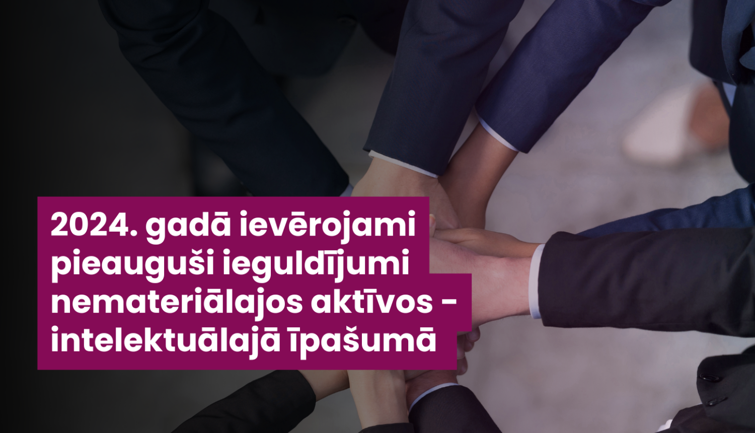 Vizuālis ziņai, ar ziņas nosaukumu, fonā attēlotas cilvēku rokas, kas saliktas kopā.