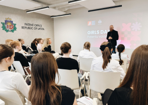 Patentu valdes direktors A.Batalauskis un pasākuma dalībnieki