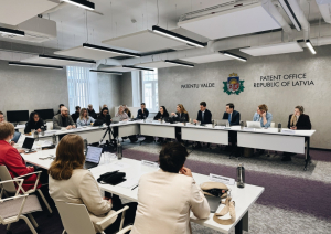 Sanāksmes dalībnieki 